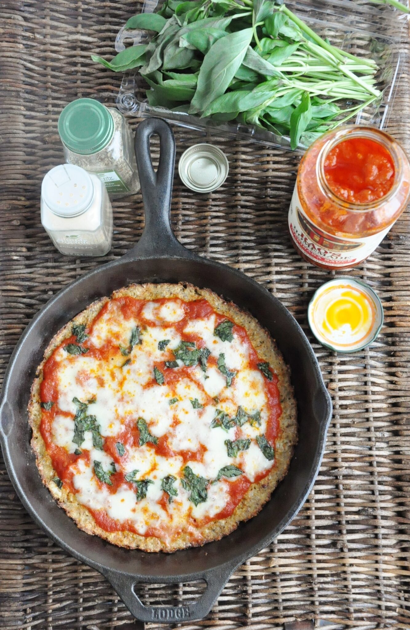 Crispy Cauliflower Pizza (lowcarb, high protein, high fiber, gluten