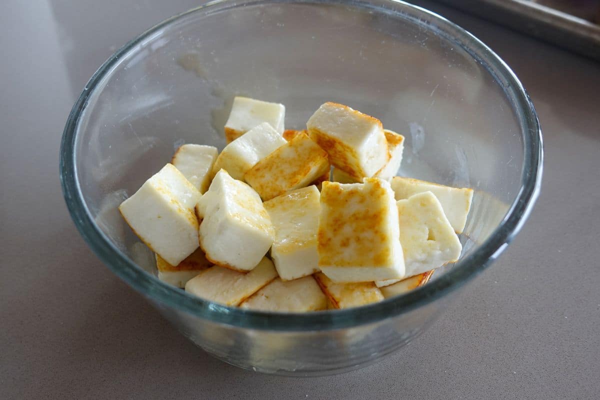 Transfer paneer to a glass bowl.