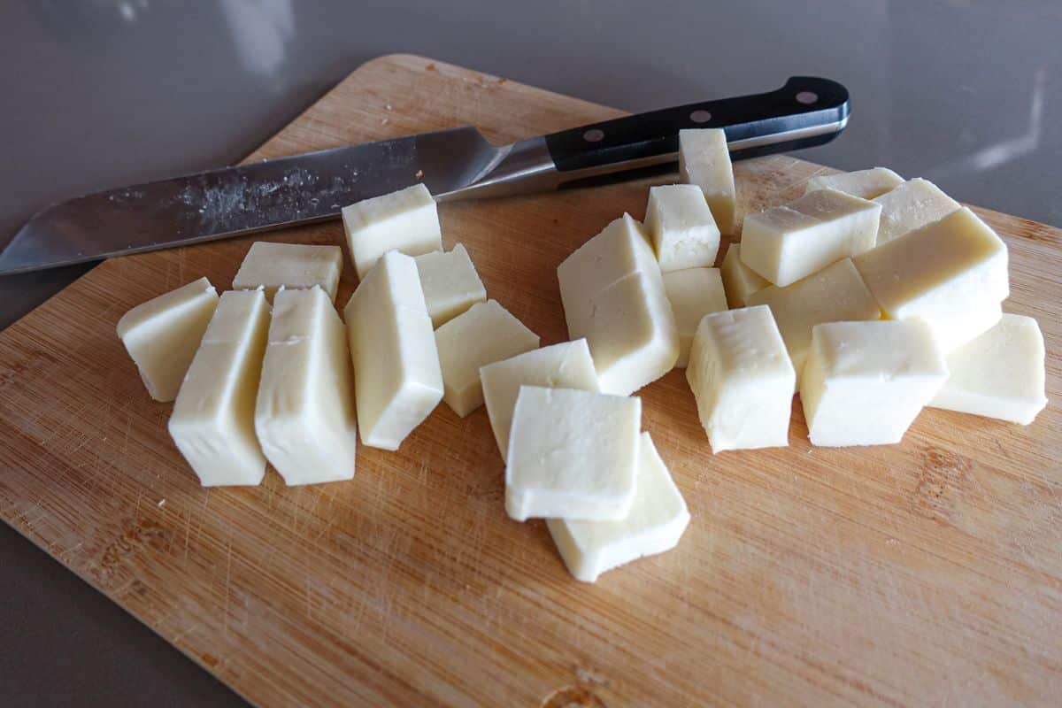 Cube paneer into smaller cubes.